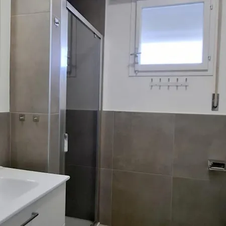 Modern Flat 50m From The