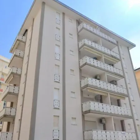 Modern Flat 50m From The بيبيوني