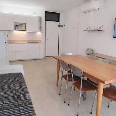 Modern Flat 50m From The